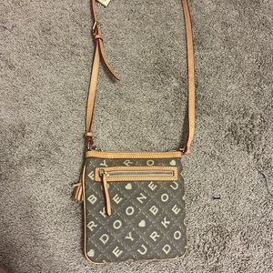 DOONEY & BOURKE CROSS BODY